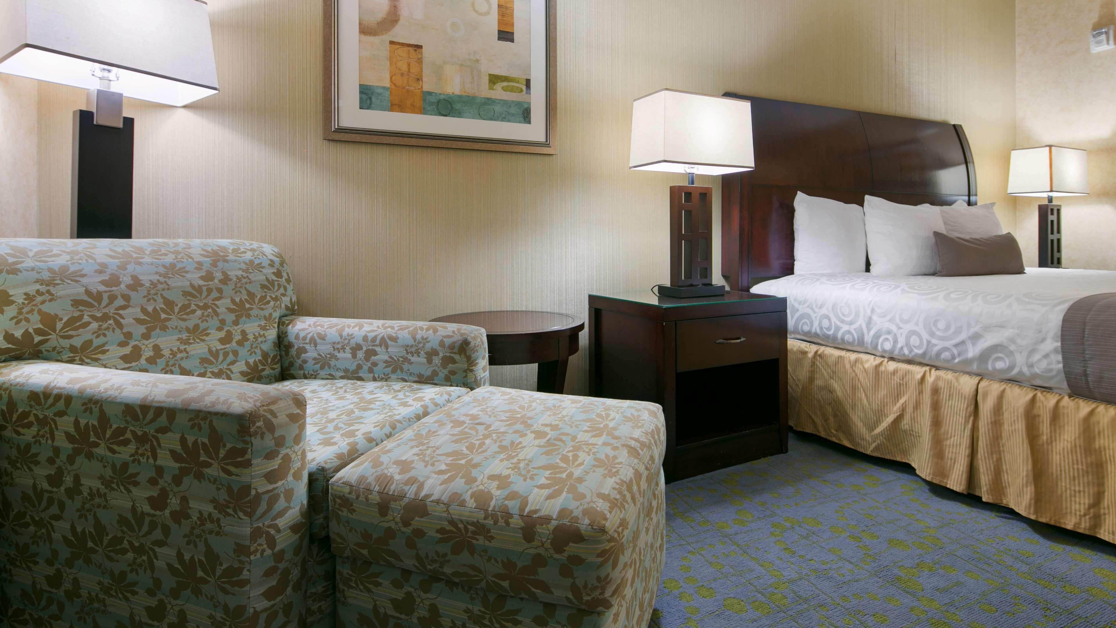 Best Western Plus Wasco Inn & Suites Exterior photo