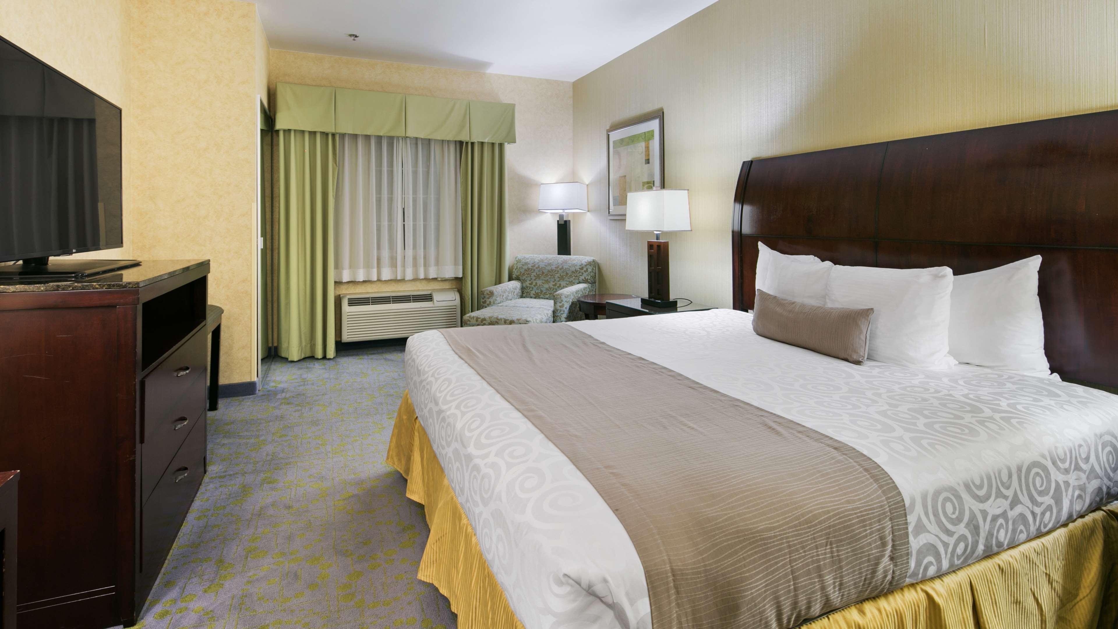 Best Western Plus Wasco Inn & Suites Exterior photo