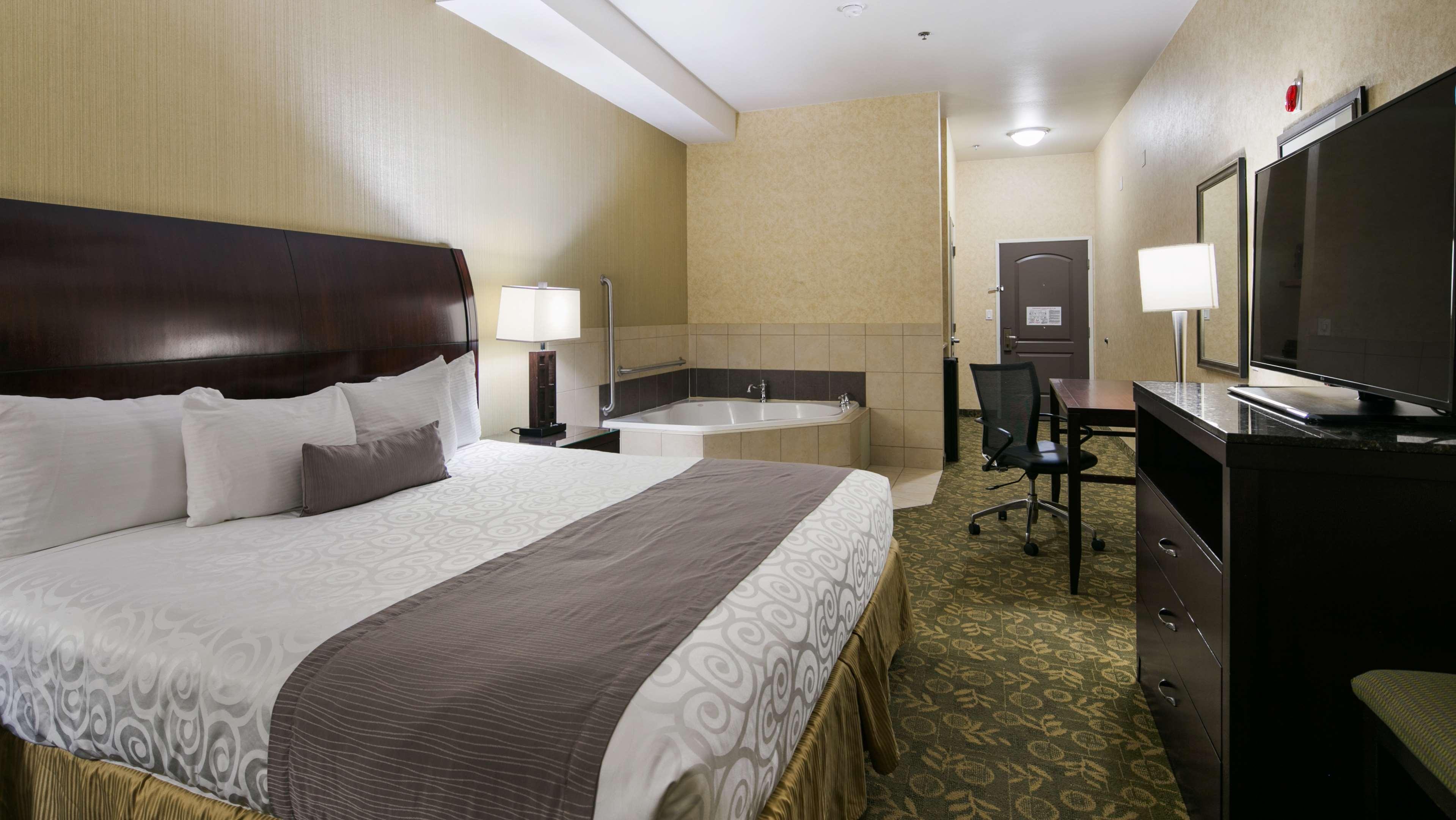Best Western Plus Wasco Inn & Suites Exterior photo