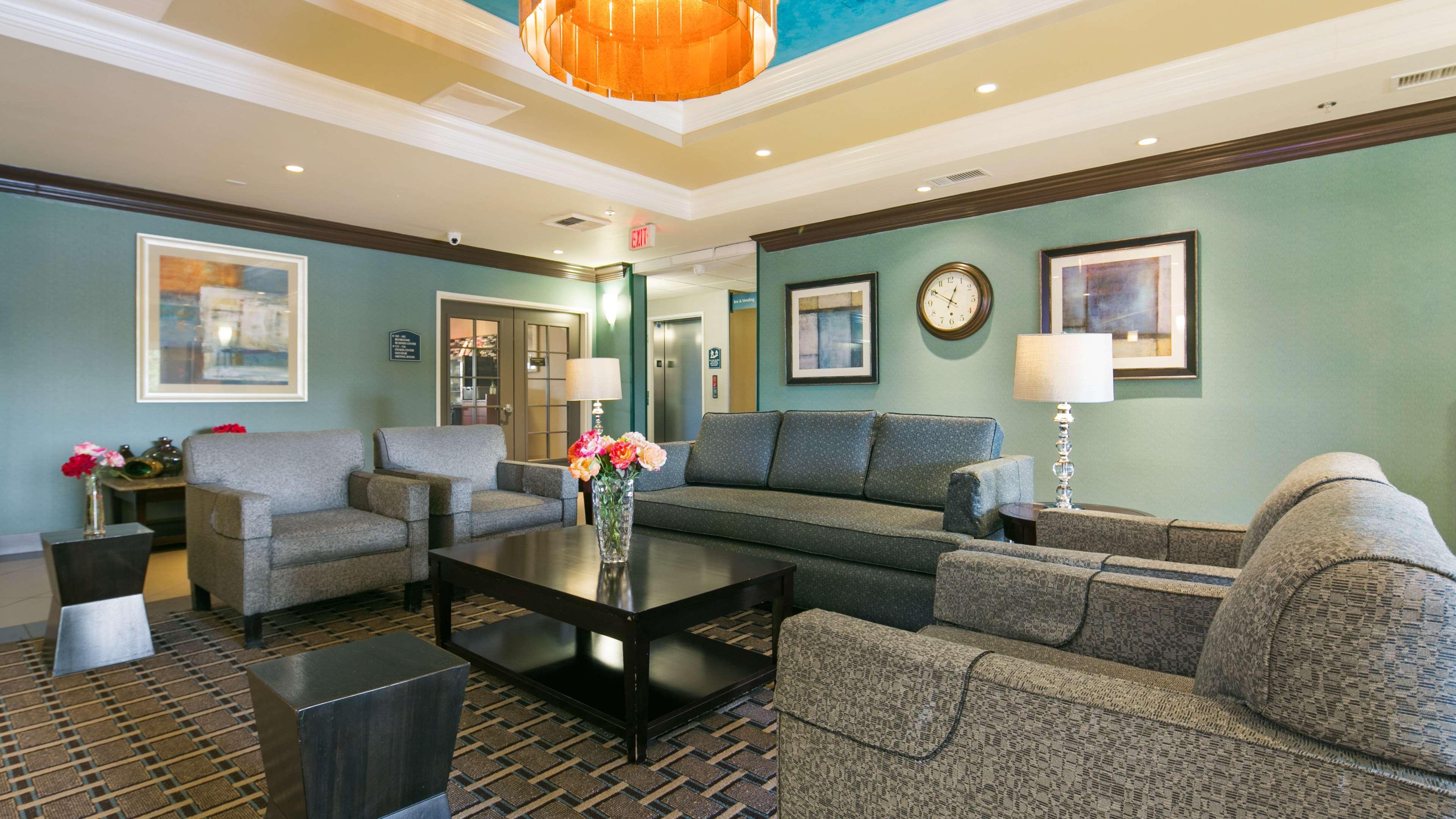 Best Western Plus Wasco Inn & Suites Exterior photo