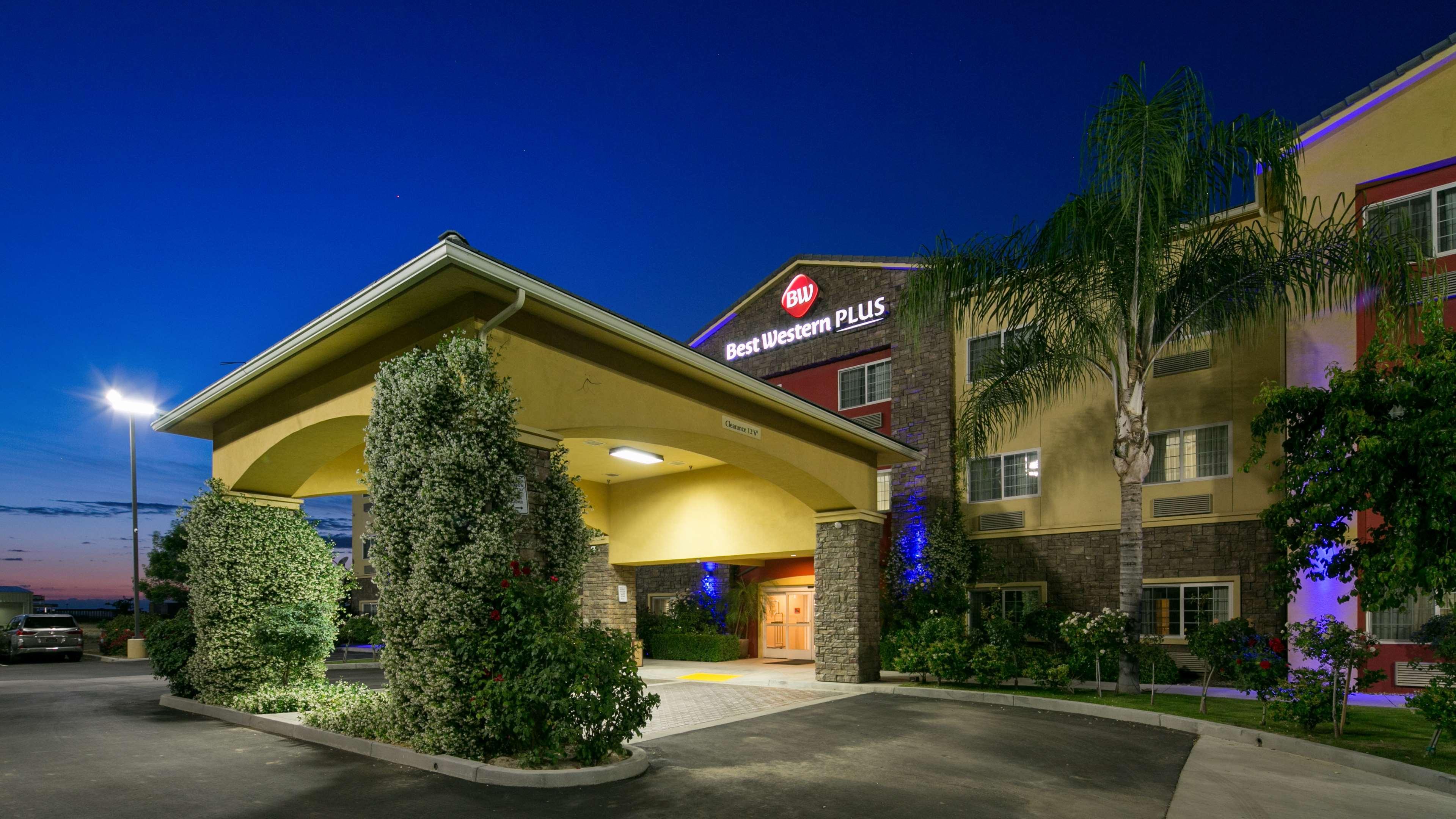 Best Western Plus Wasco Inn & Suites Exterior photo