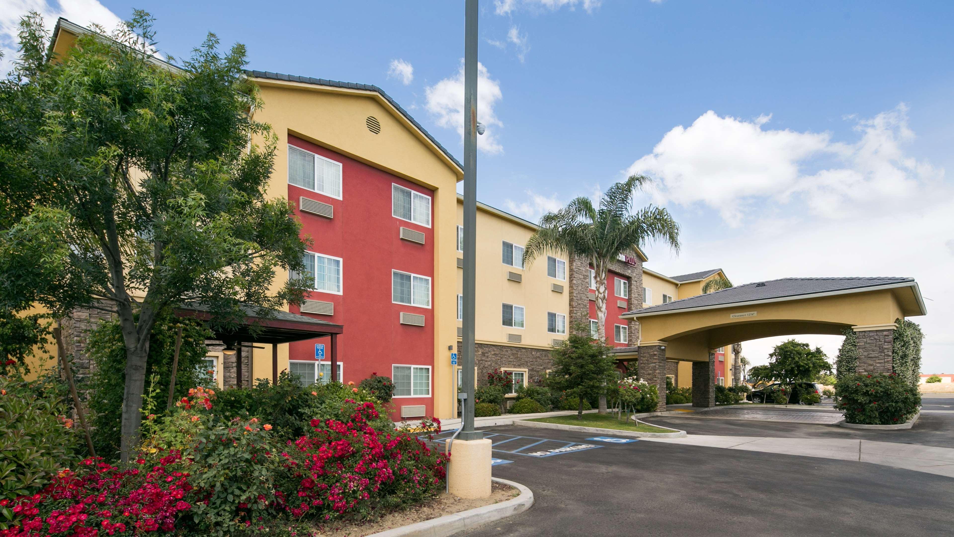Best Western Plus Wasco Inn & Suites Exterior photo