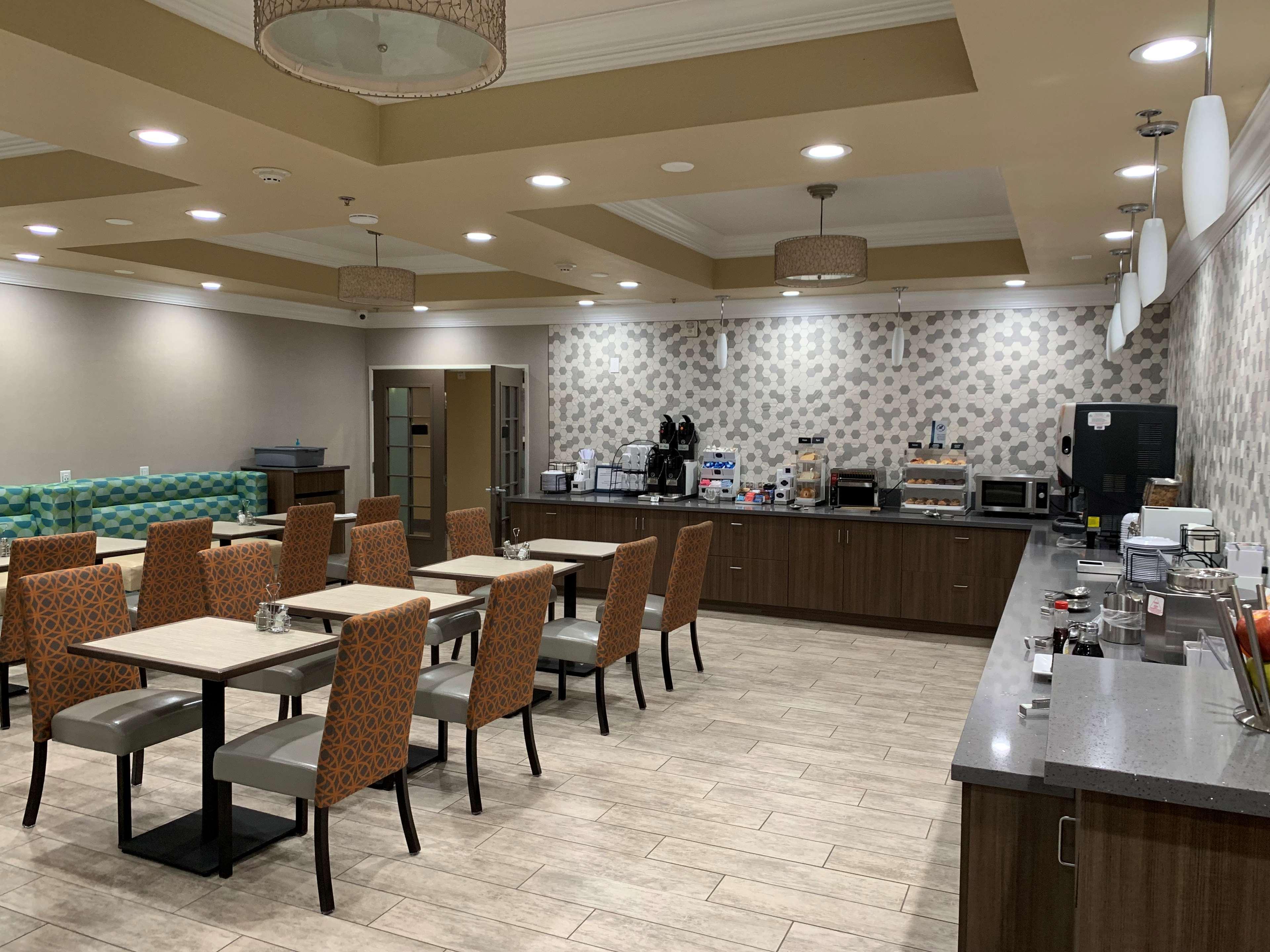 Best Western Plus Wasco Inn & Suites Exterior photo