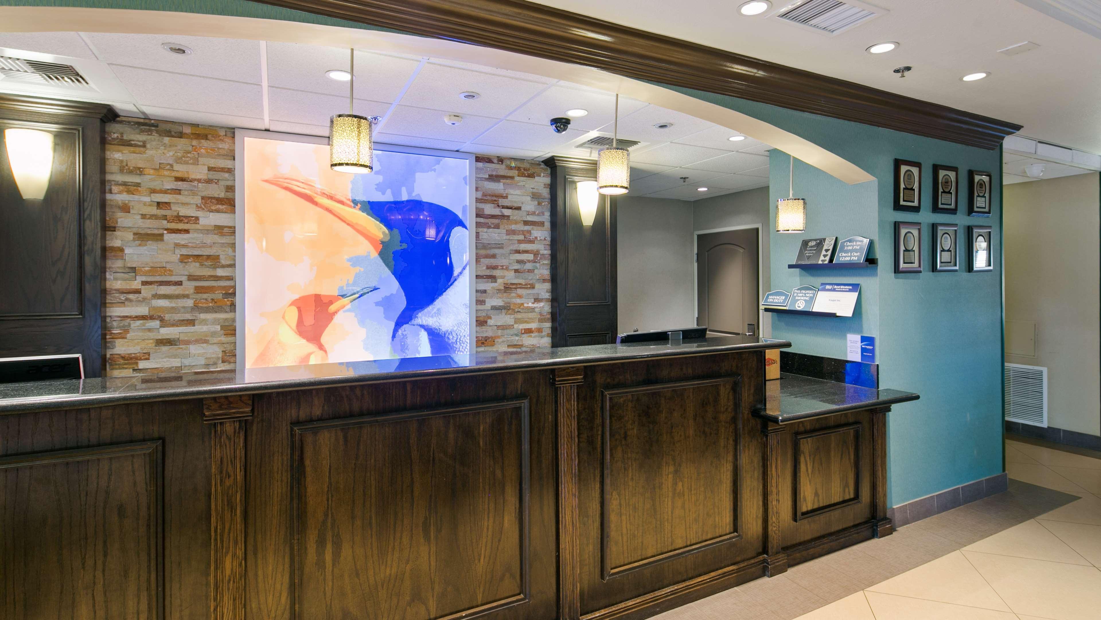 Best Western Plus Wasco Inn & Suites Exterior photo