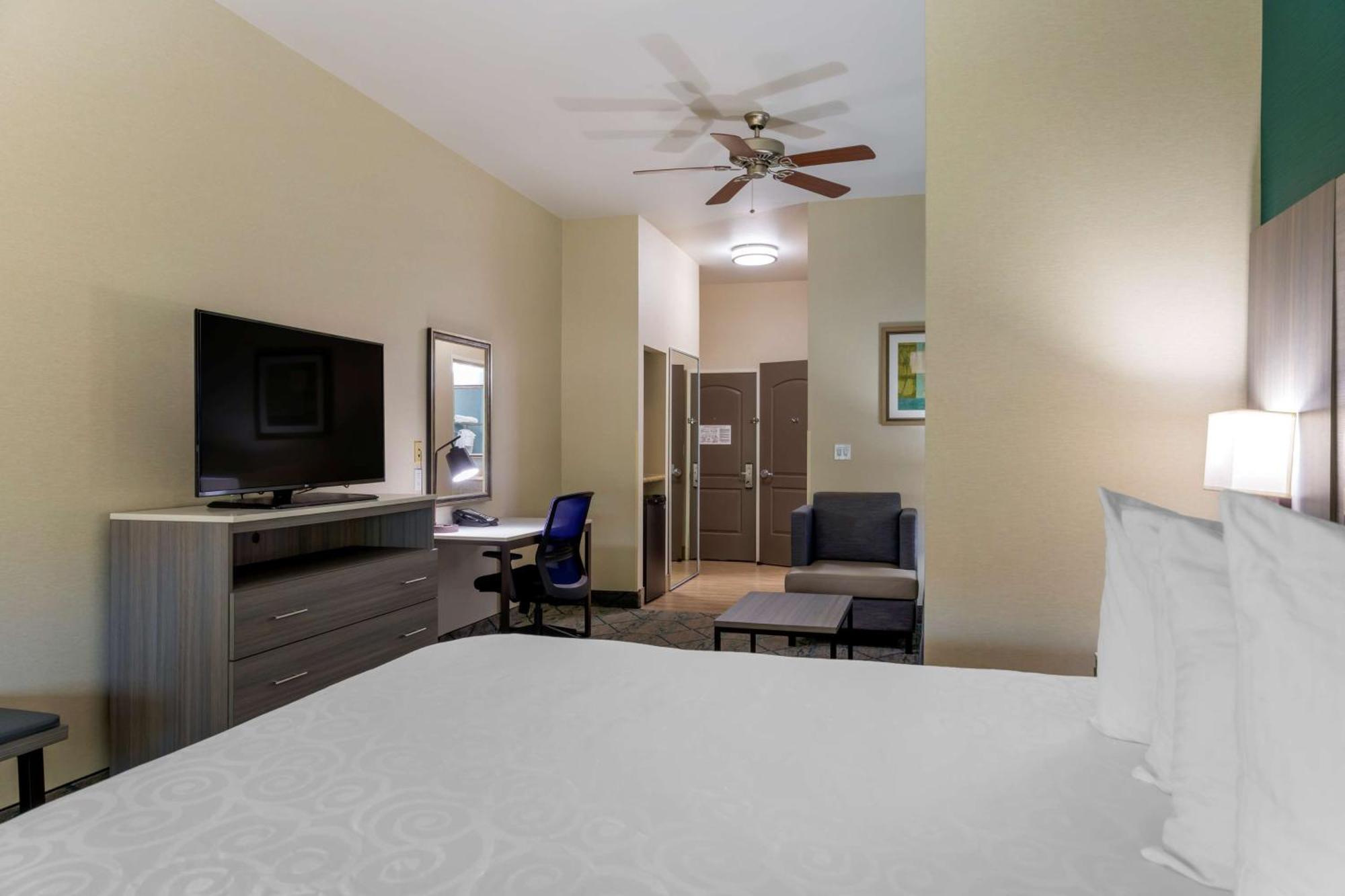 Best Western Plus Wasco Inn & Suites Exterior photo