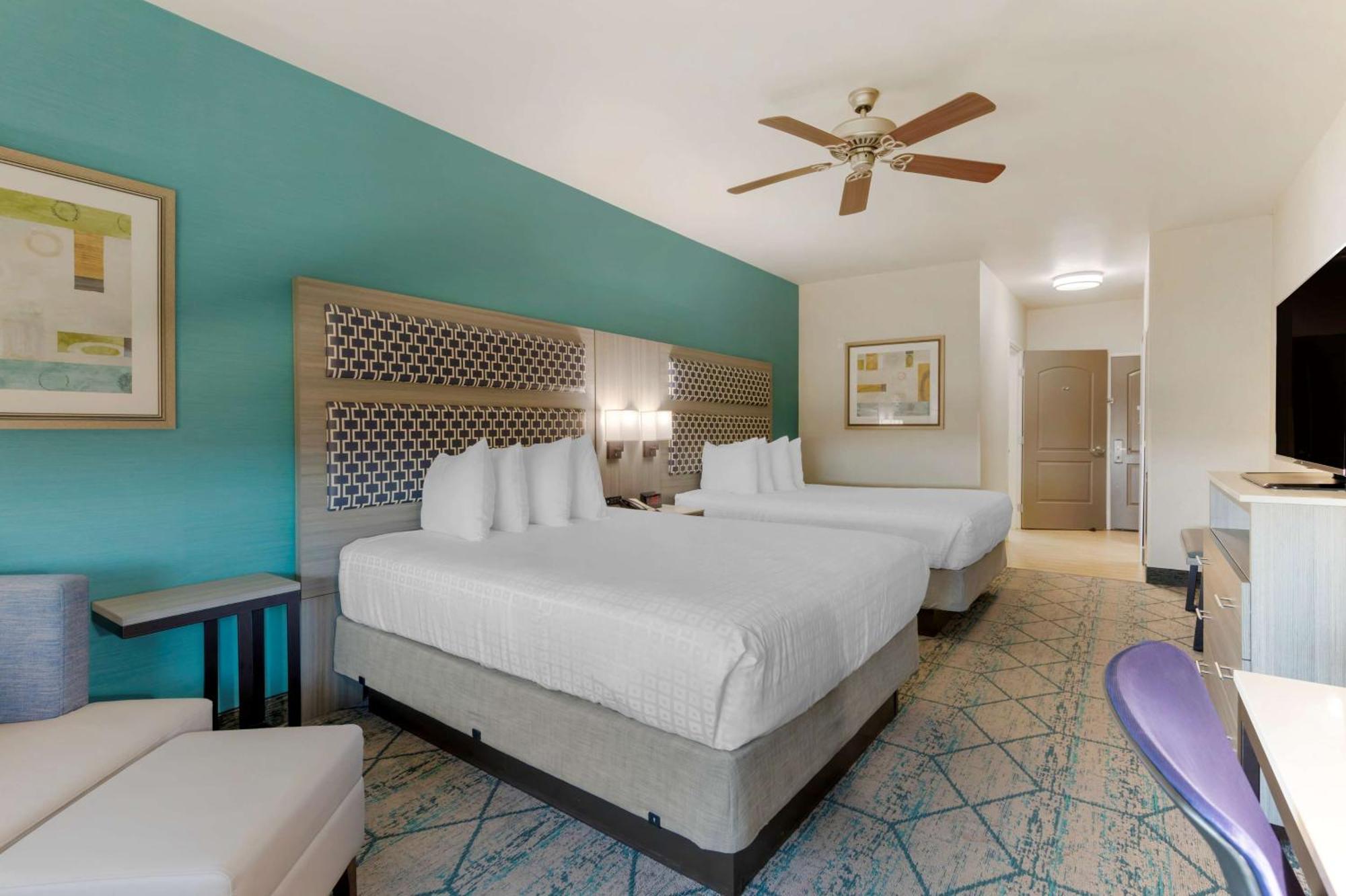 Best Western Plus Wasco Inn & Suites Exterior photo