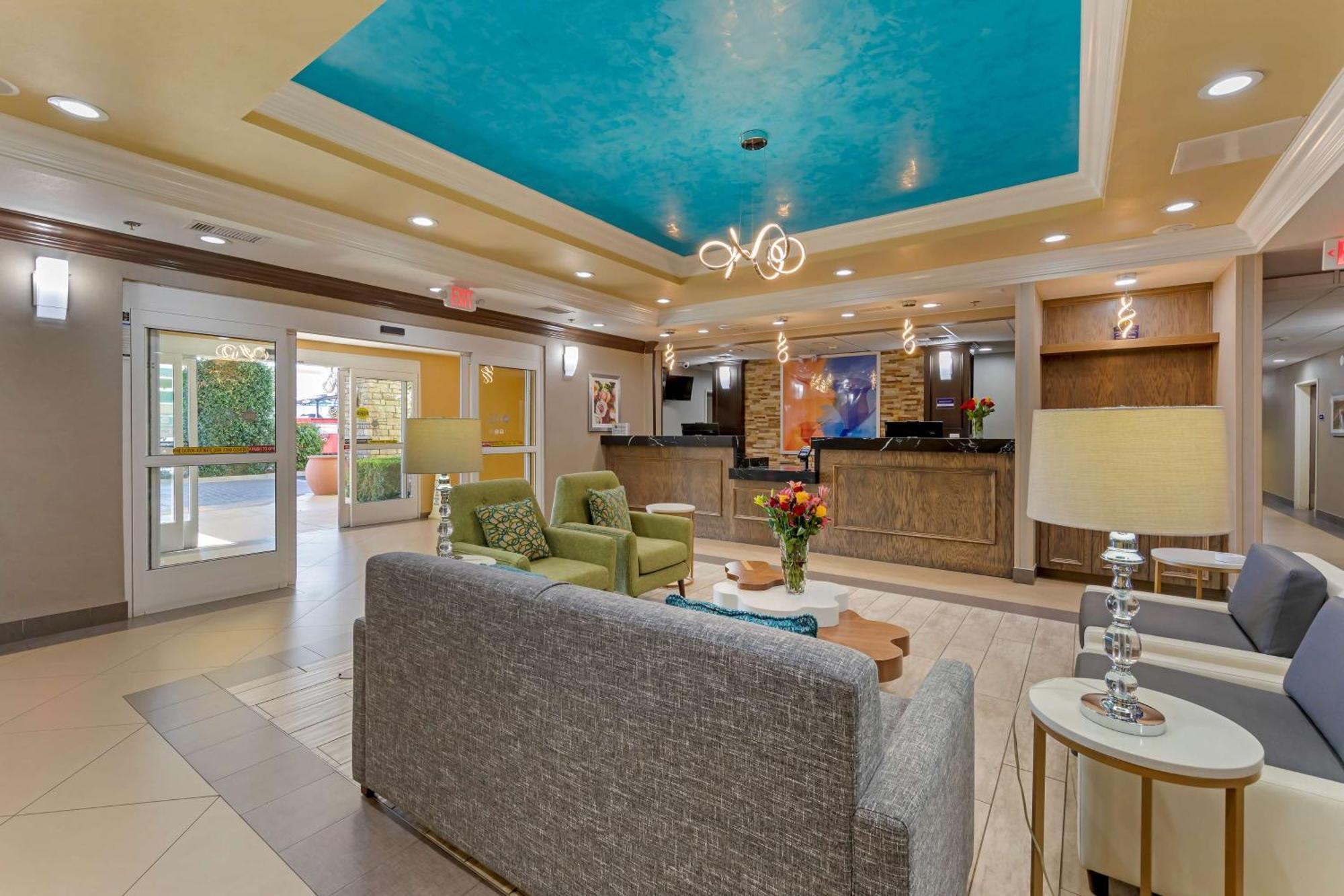 Best Western Plus Wasco Inn & Suites Exterior photo