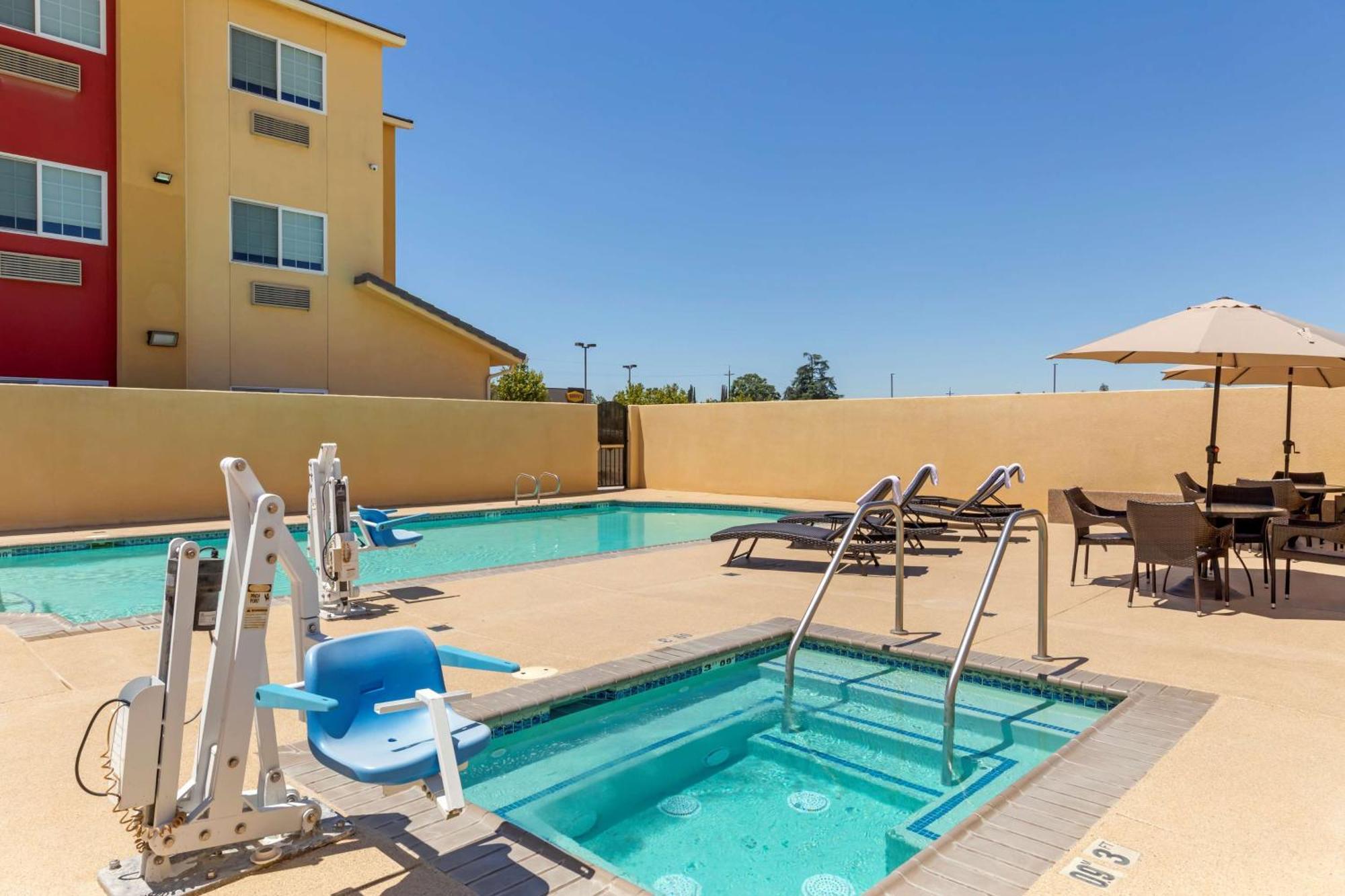 Best Western Plus Wasco Inn & Suites Exterior photo