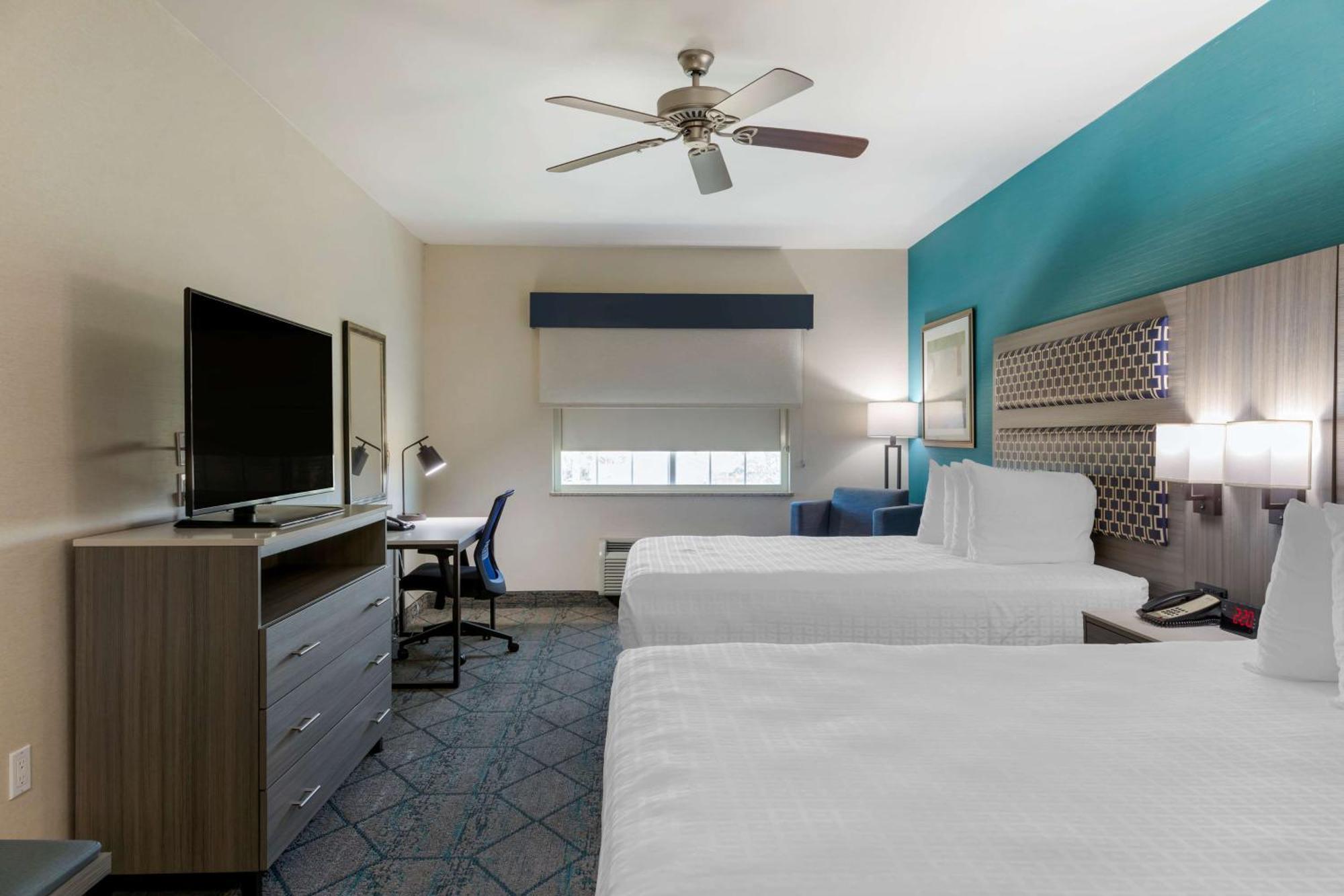 Best Western Plus Wasco Inn & Suites Exterior photo