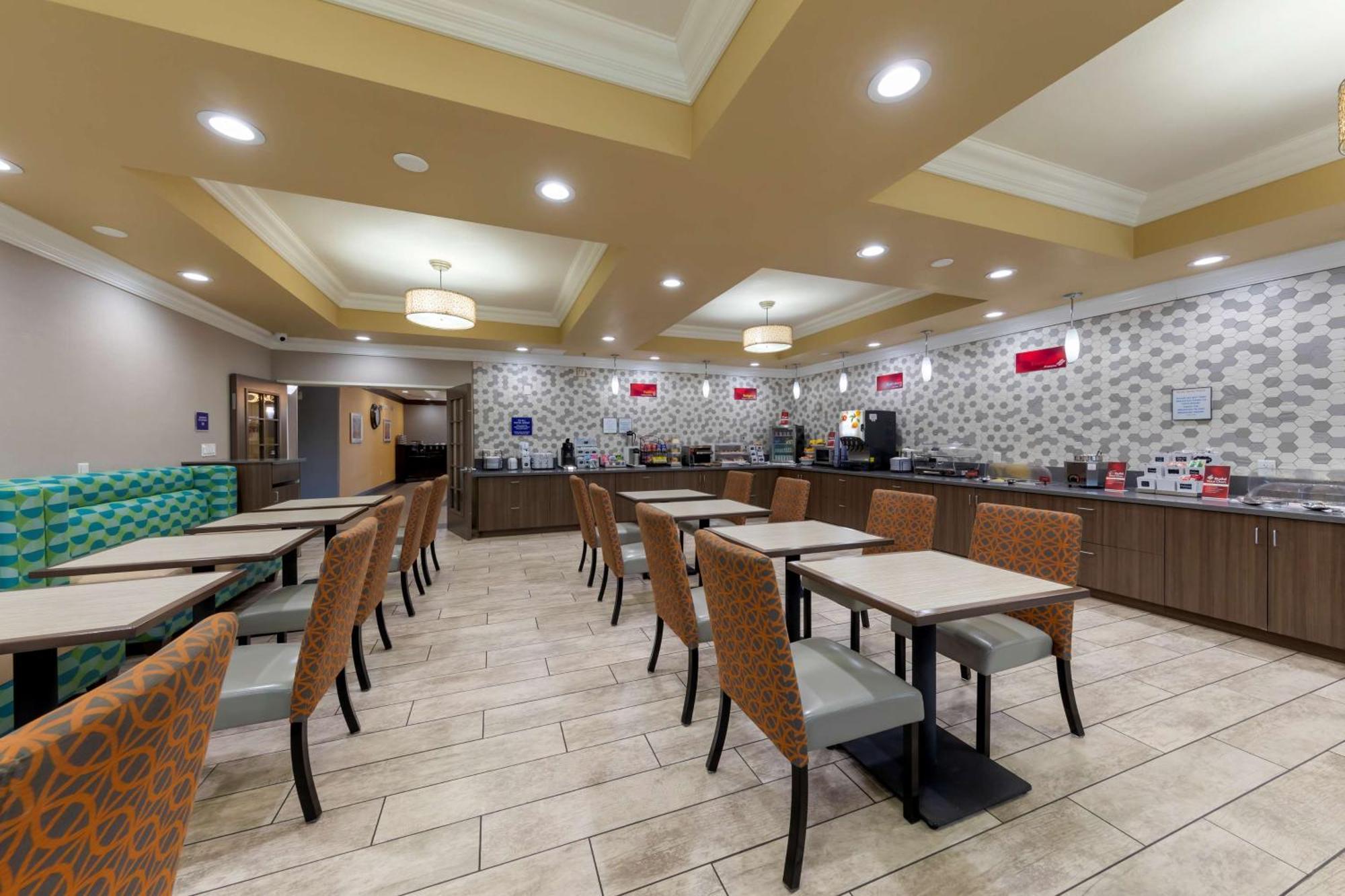 Best Western Plus Wasco Inn & Suites Exterior photo