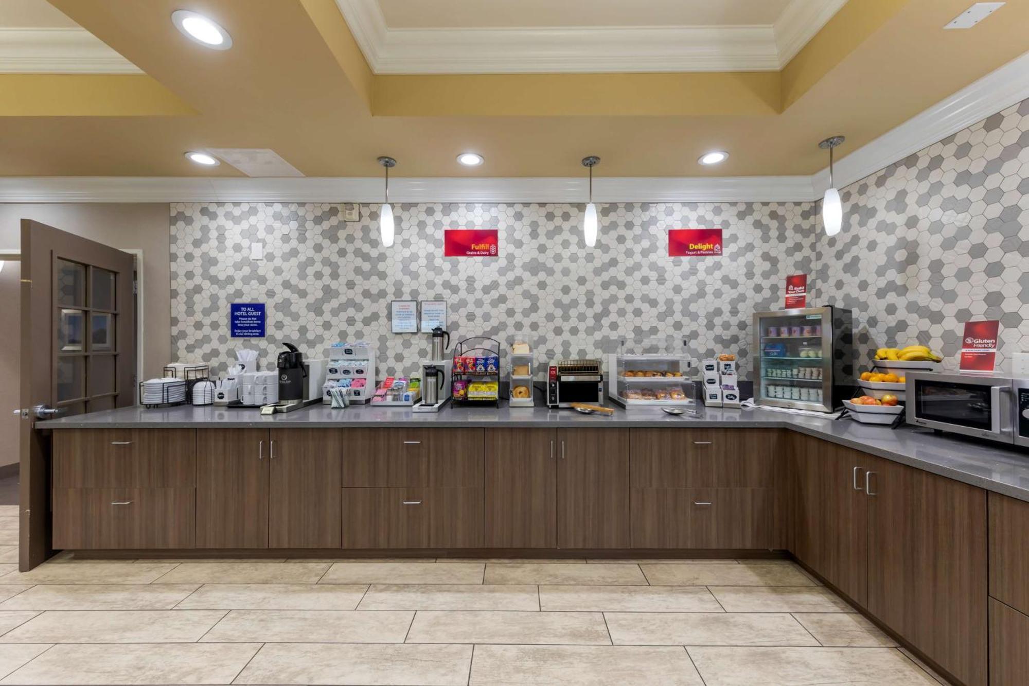 Best Western Plus Wasco Inn & Suites Exterior photo