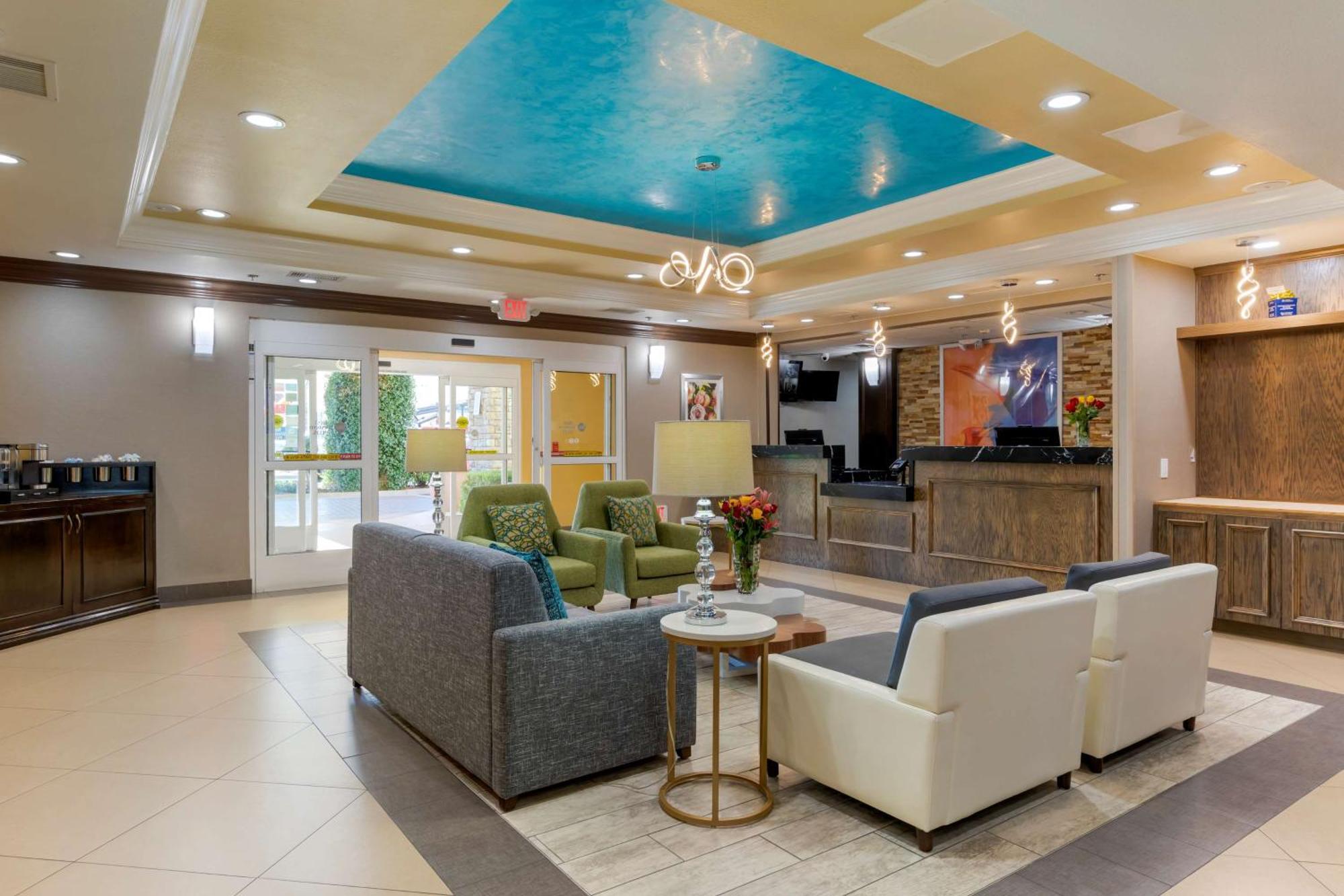 Best Western Plus Wasco Inn & Suites Exterior photo