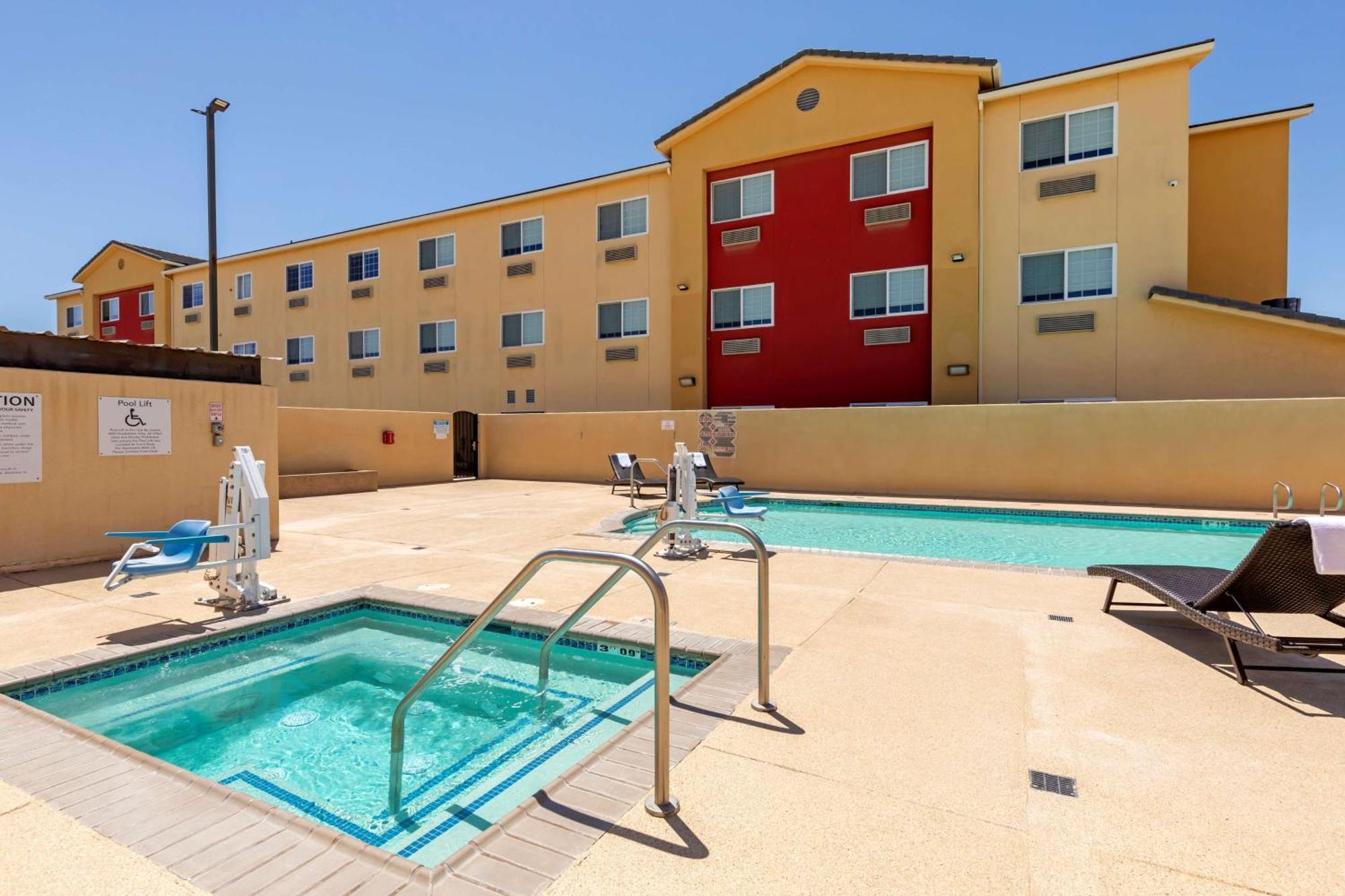 Best Western Plus Wasco Inn & Suites Exterior photo