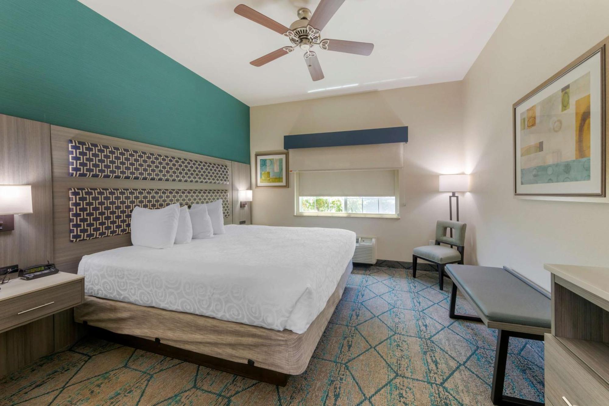 Best Western Plus Wasco Inn & Suites Exterior photo