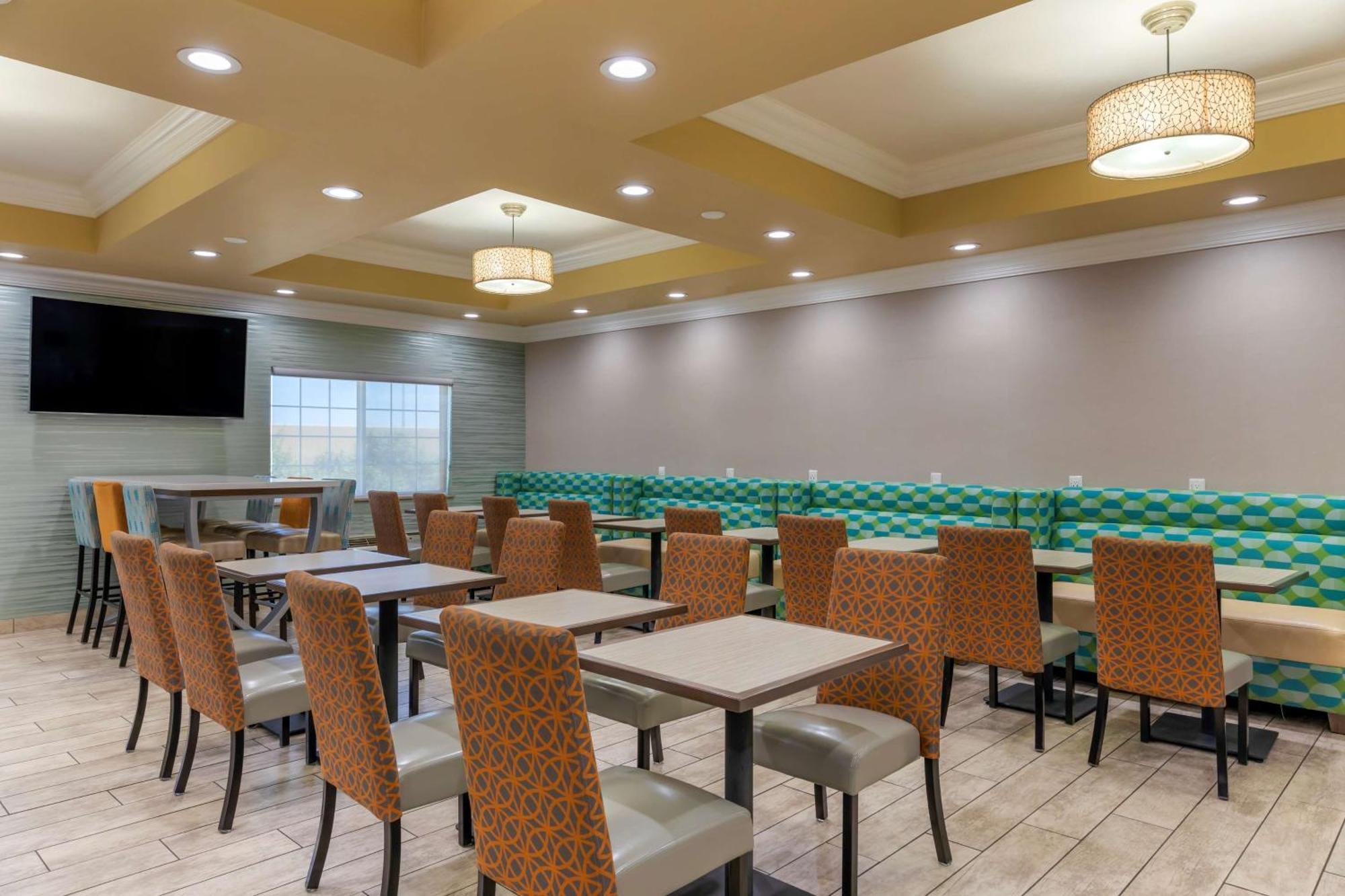 Best Western Plus Wasco Inn & Suites Exterior photo