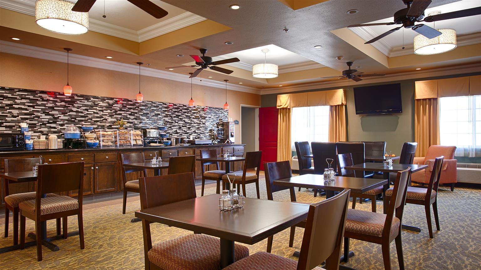 Best Western Plus Wasco Inn & Suites Exterior photo